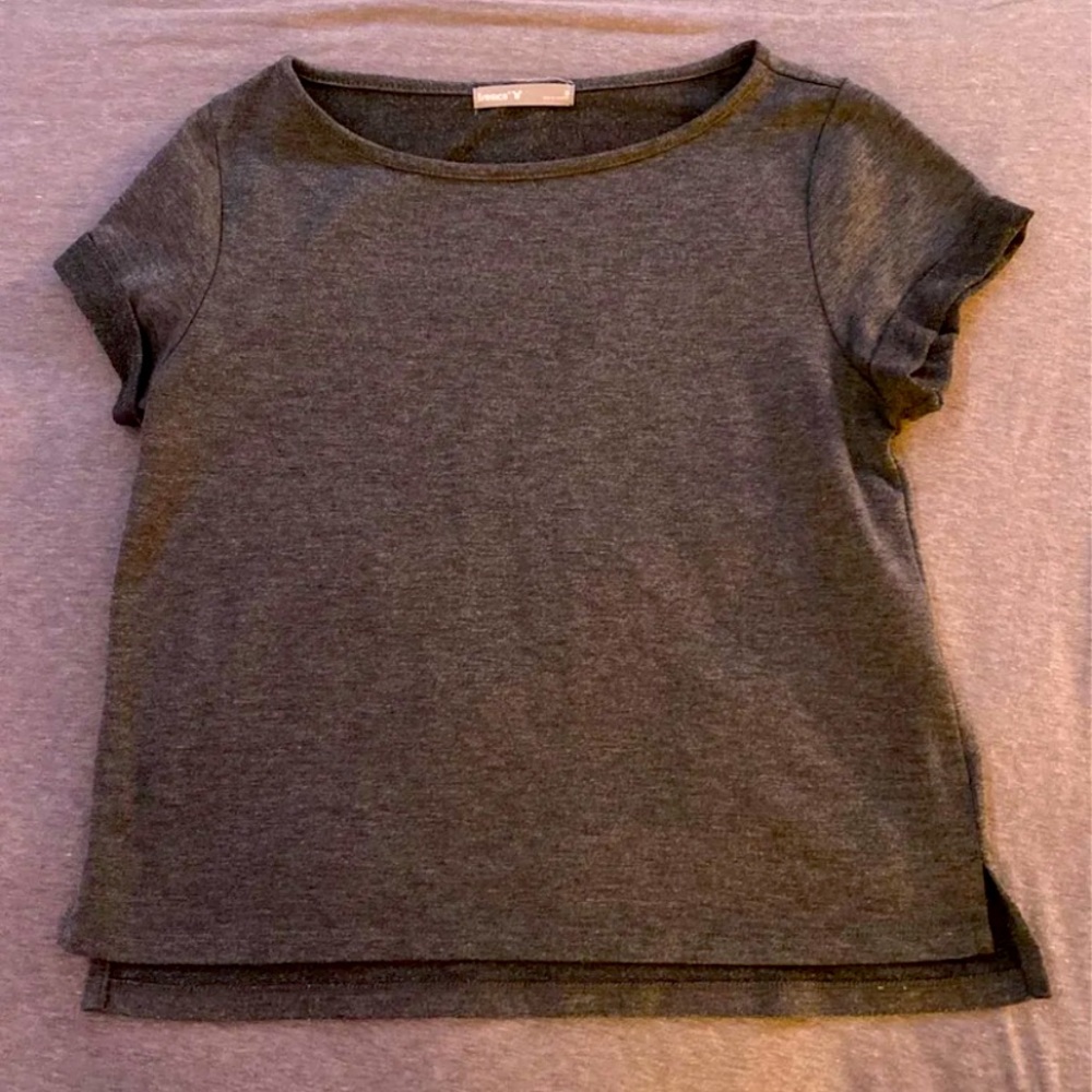 gray shirt